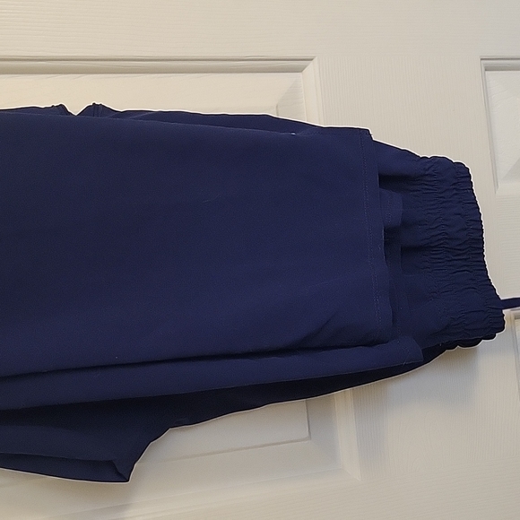 Scrub Set - Picture 7 of 7